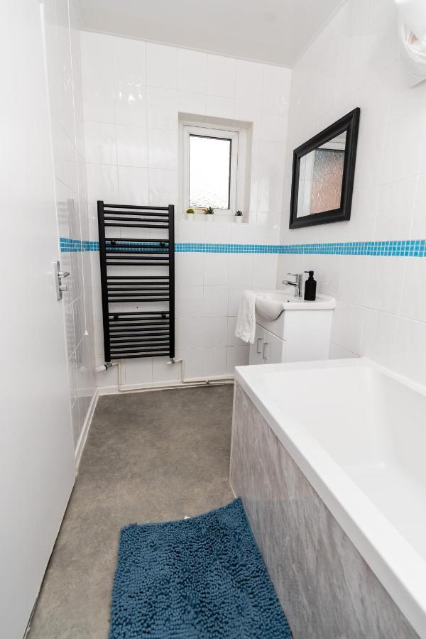 Greenbourne - 4 Bedrooms Sleeps 8 Free Parking Gateshead Exterior foto